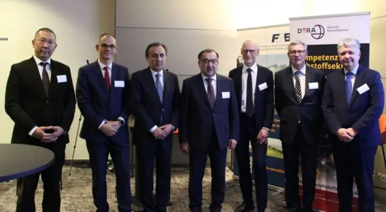 PHOTO-2025-12-11-16-36-19_Botschafter-Zentralasien-1024x561