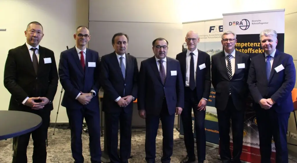 PHOTO 2025 12 11 16 36 19 Botschafter Zentralasien